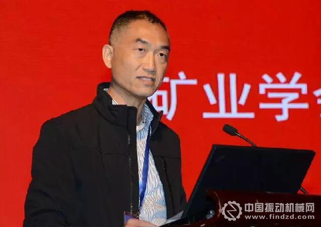 礦業(yè)學(xué)會(香港分會)秘書長吳金滿致辭