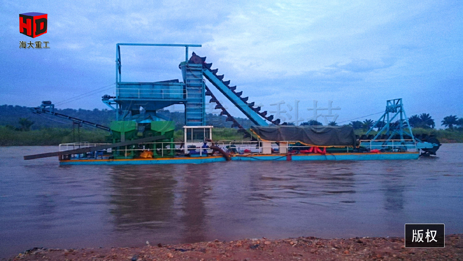 1剛果金淘金船 (8).jpg