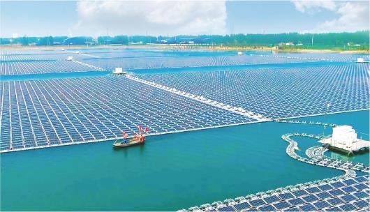 濟寧市采煤沉陷區(qū)&ldquo;漁光互補&rdquo;項目現(xiàn)場圖。