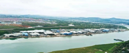 南充嘉陵區(qū)河西鎮(zhèn)，原河西砂石堆碼場侵占了生態(tài)岸線。 受訪者供圖