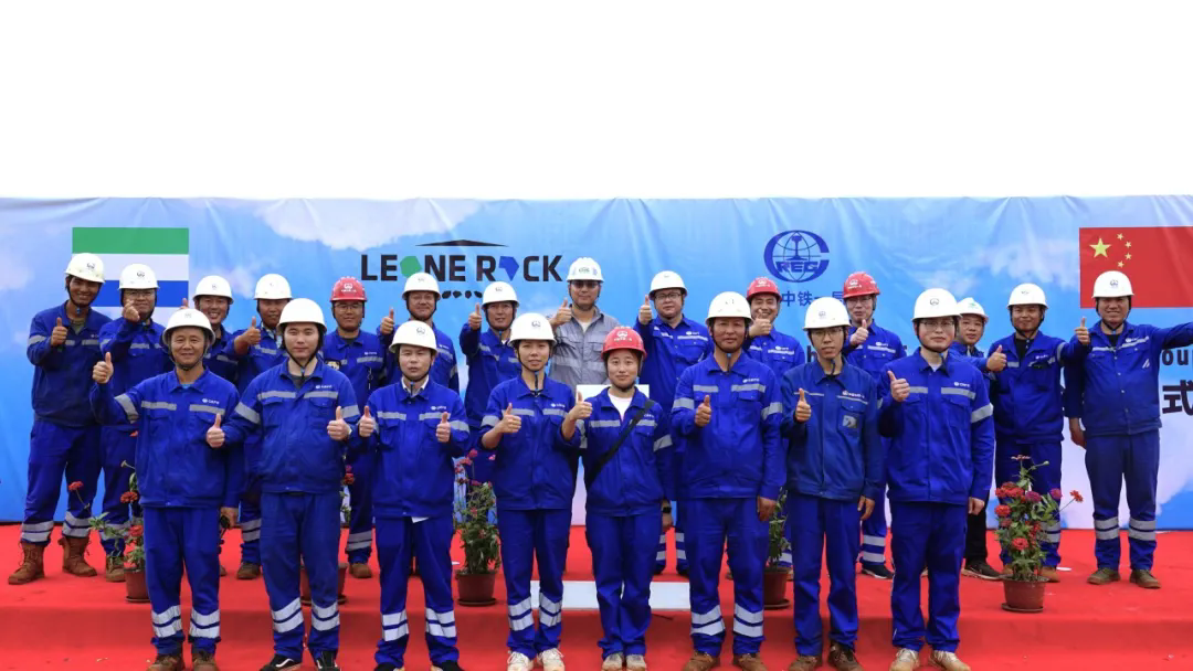 ▲項(xiàng)目部全體合影