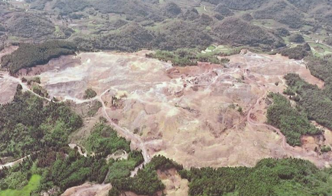 響鼓坡鋁土礦山治理前航拍圖
